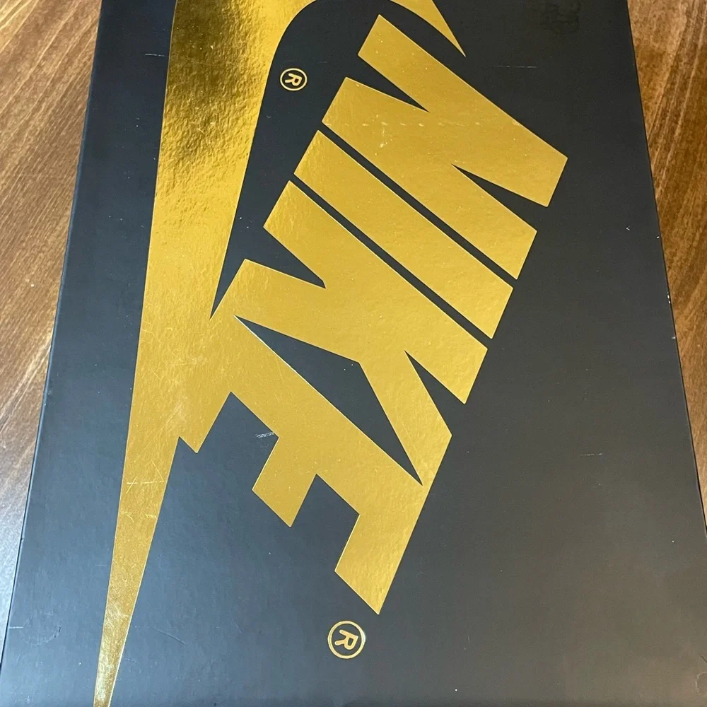 Like New AIR JORDAN 1 RETRO HIGH OG - Picture 9 of 10